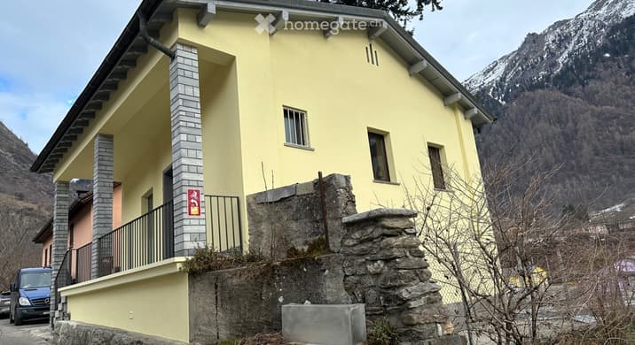 Rent a 1 rooms single house in Olivone